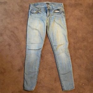 Light wash skinny jeans